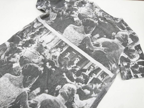 Tシャツのラフシモンズ