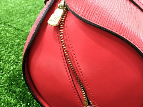 バッグのLOUIS VUITTON(ルイ・ヴィトン）