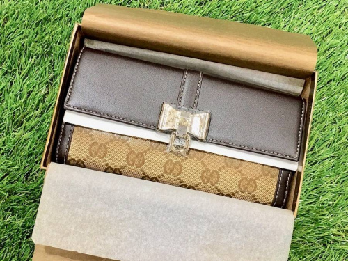 長財布の浦和 GUCCI