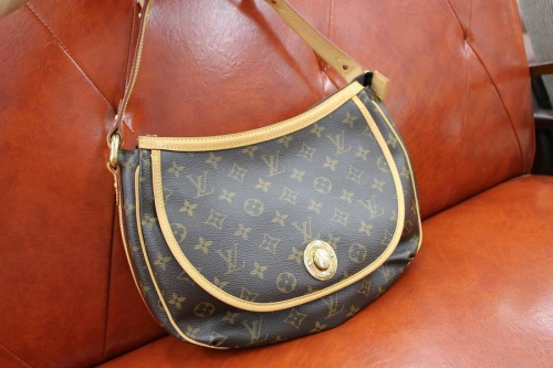 バッグのリサイクル　ブランドバッグ