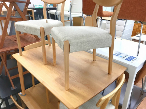 生活家具 中古のテーブル　イス