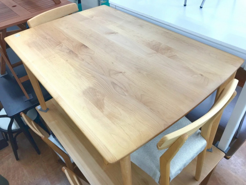 テーブル　イスのダイニングセット