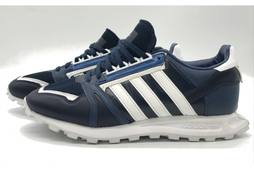 スニーカーのadidas 古着