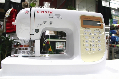 家事家電のミシン コンピューターミシン