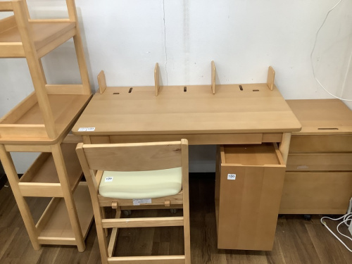 生活家具のデスク