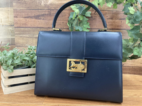 ブランド・ラグジュアリーのバッグ　セリーヌ　中古