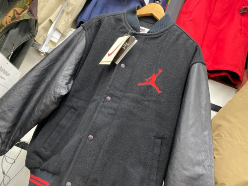 トップスのジャケット
