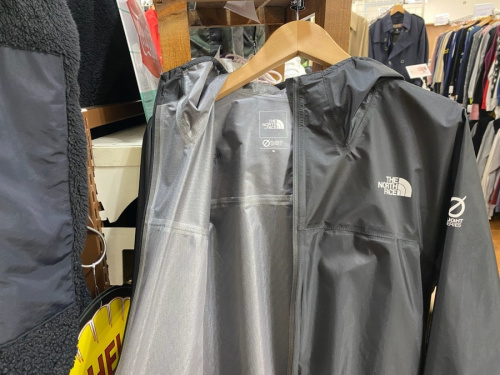 ストライクトレイルフーディのTHE NORTH FACE