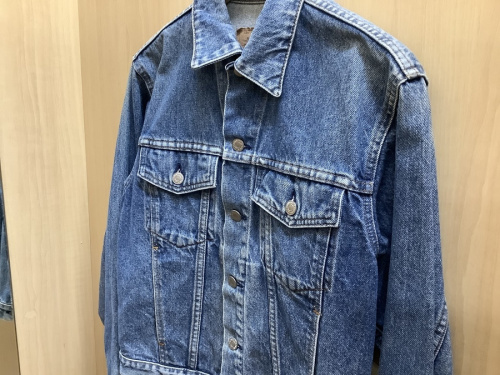 トップスの春物衣類