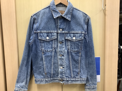 春物衣類のデニムジャケット