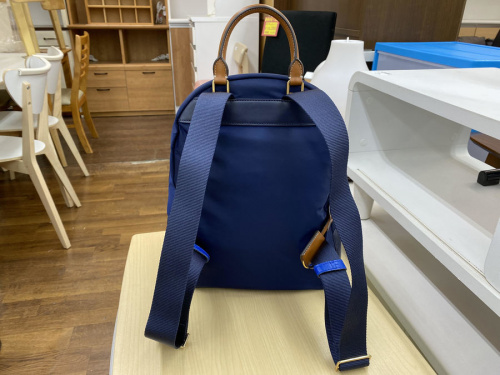 ナイロンデイパックのTORY BURCH