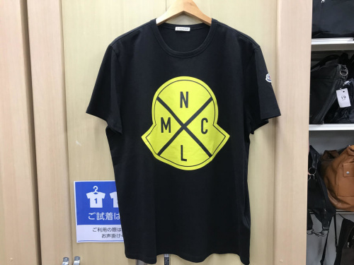 シャツのプリントTシャツ