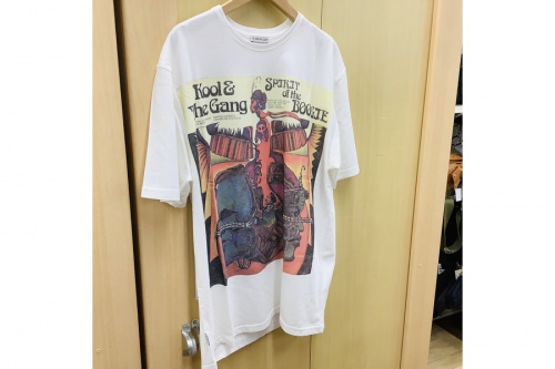 トップスのTシャツ