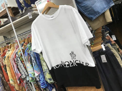 トップスのTシャツ