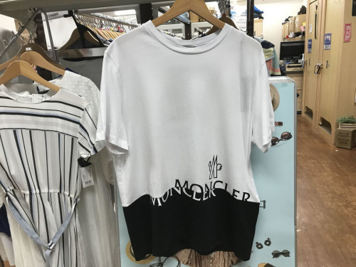 TシャツのビッグレタリングTシャツ