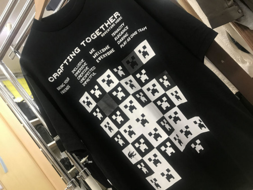 トップスのTシャツ