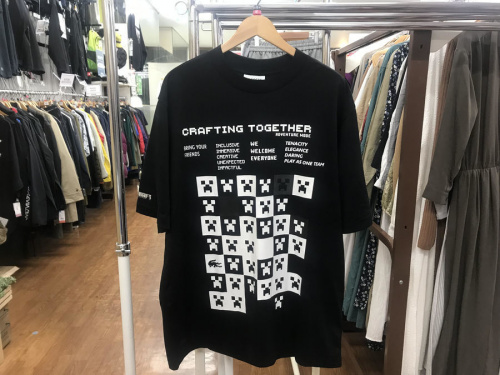 TシャツのオーバーサイズプリントTシャツ
