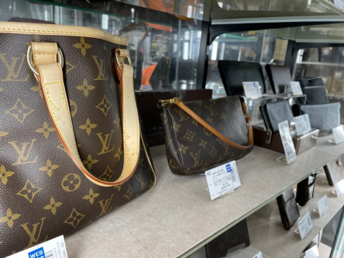 コスメポーチのM47515