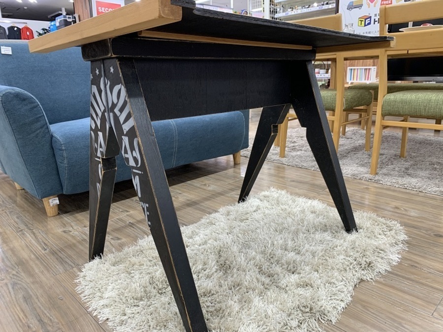 M&M Furniture（エムアンドエム ファニチャー）のデスク