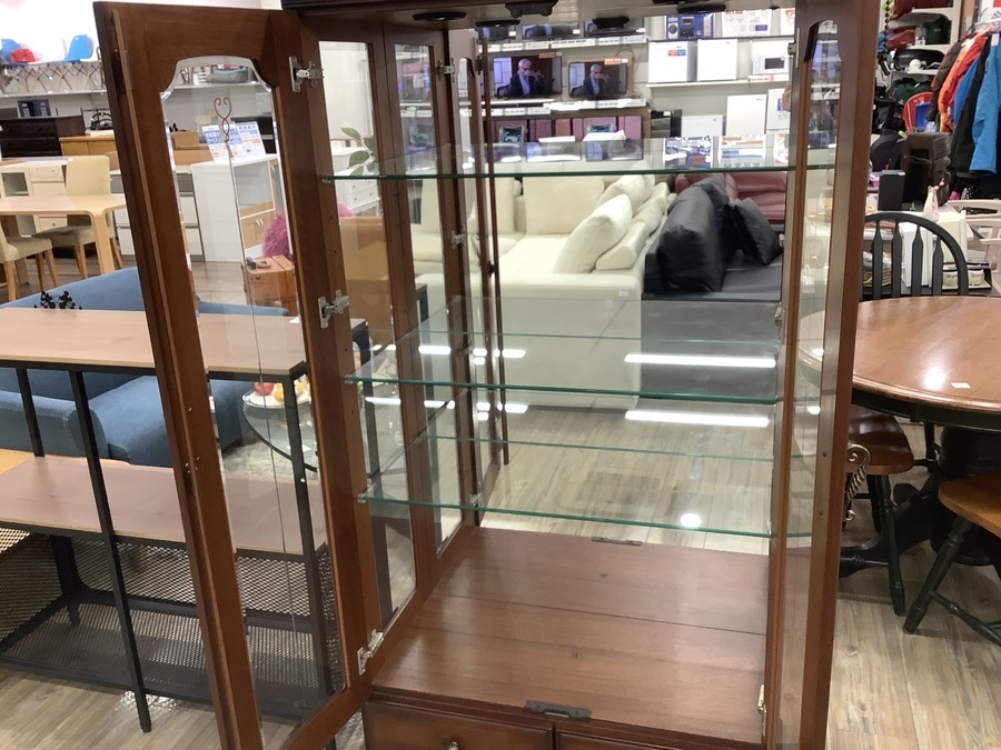 【トレファク摂津店】蝦夷民芸（えぞみんげい）のキュリオケース（飾り棚）が入荷致しました！ カリモク キュリオケース QT1810 オーク材 コレクションボード 幅48.7