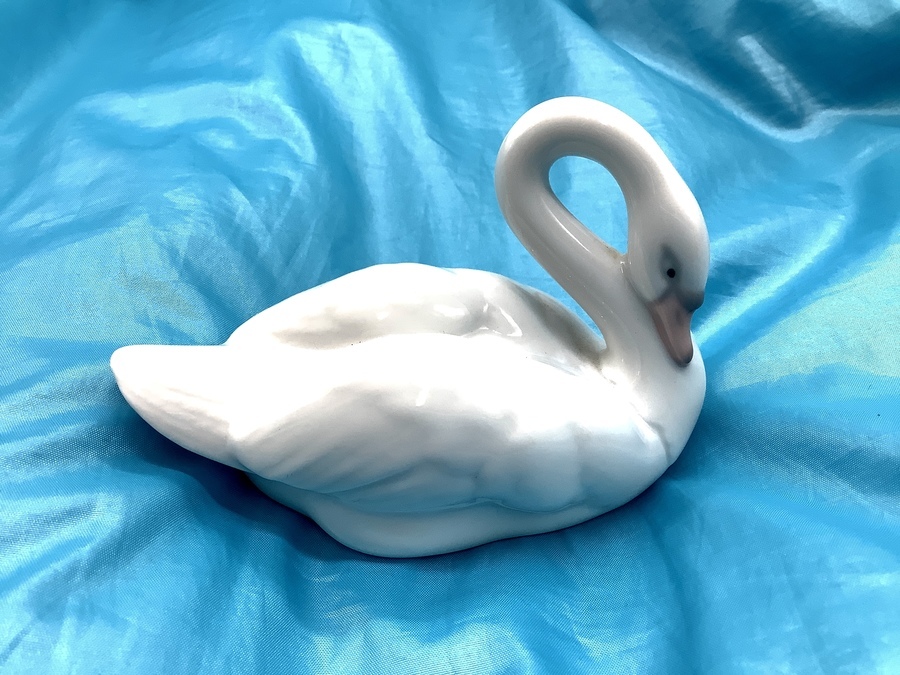 LLADRO(リヤドロ)のフィギュリン、エレガントスワンが買取入荷しました