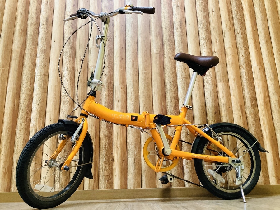 快適な6段変速付】オレンジカラーが爽やかな折りたたみ自転車が入荷