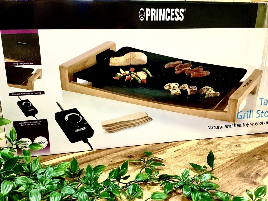 【新品未使用】PRINCESS ホットプレート　セラミック 未使用品！PRINCESS(プリンセス)のホットプレートを入荷しました
