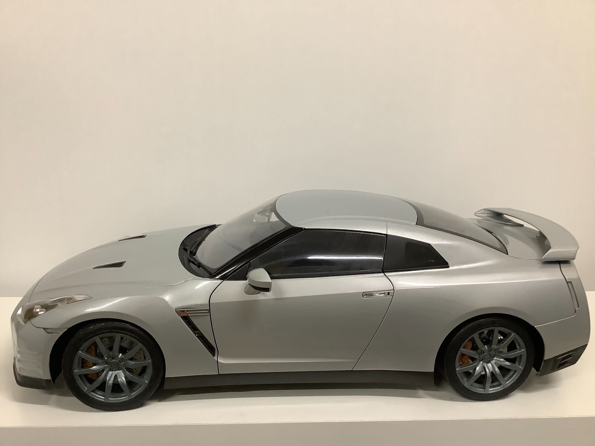 驚異の1/8スケール！NISSAN(ニッサン)R35 GT-Rのモデルカーが入荷しま