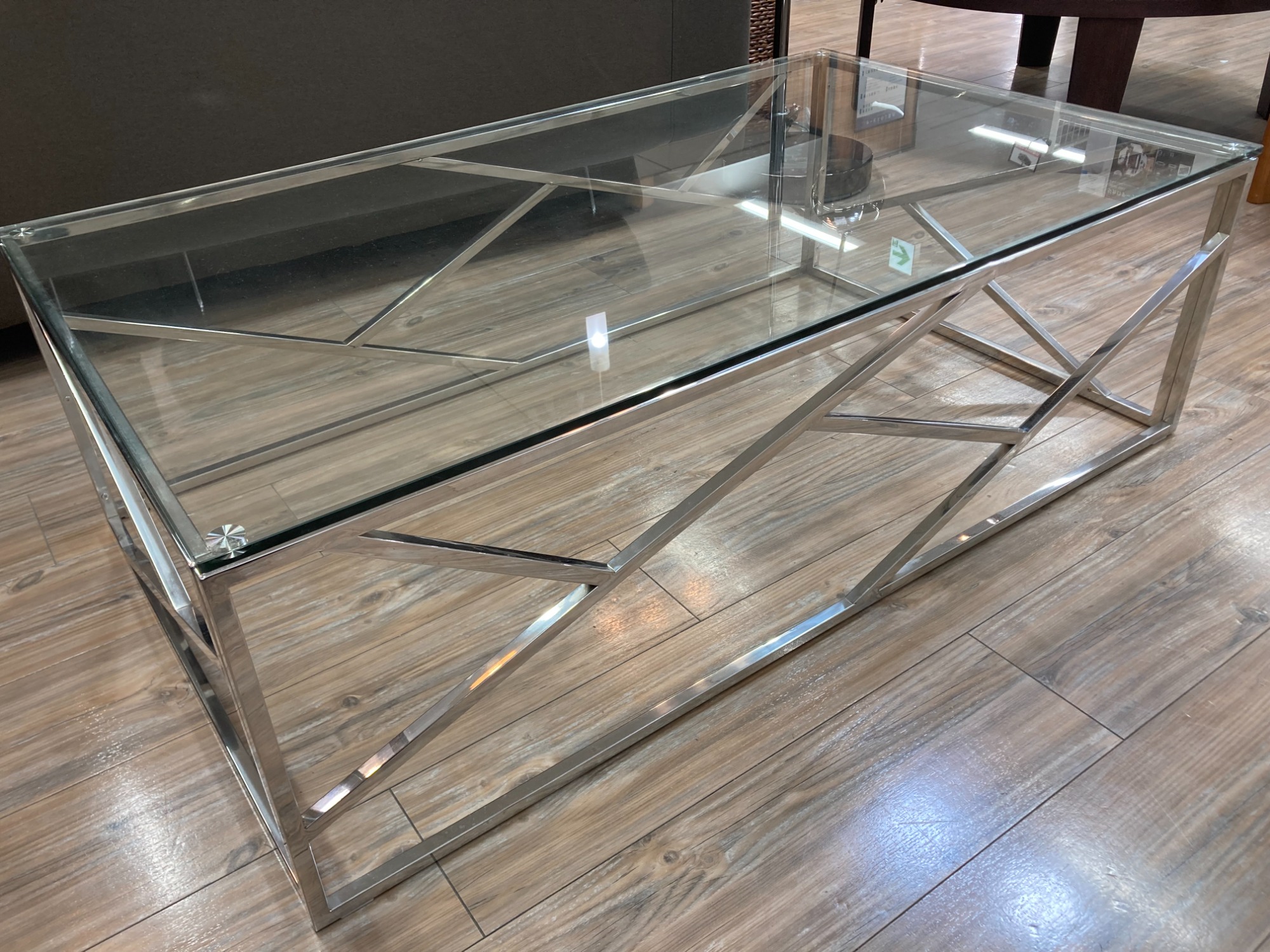 洗練されたデザイン！Juniper(ジュニパー)のガラステーブルが入荷しま