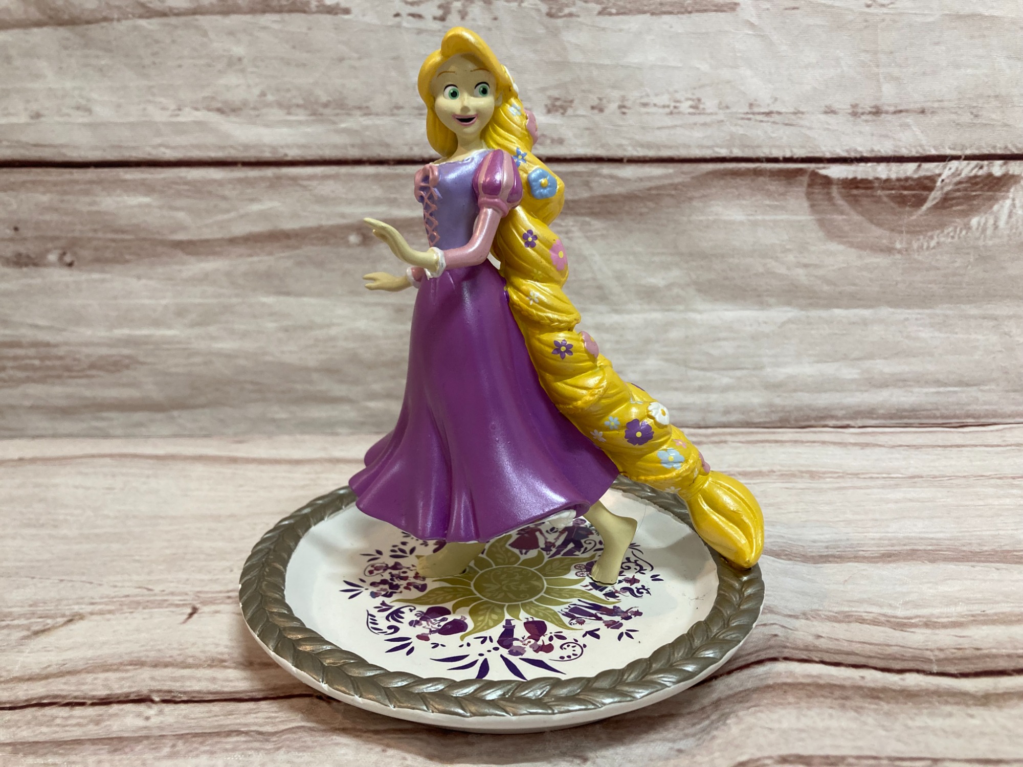 Disneyのラプンツェル アクセサリートレイが入荷致しました！｜2024年