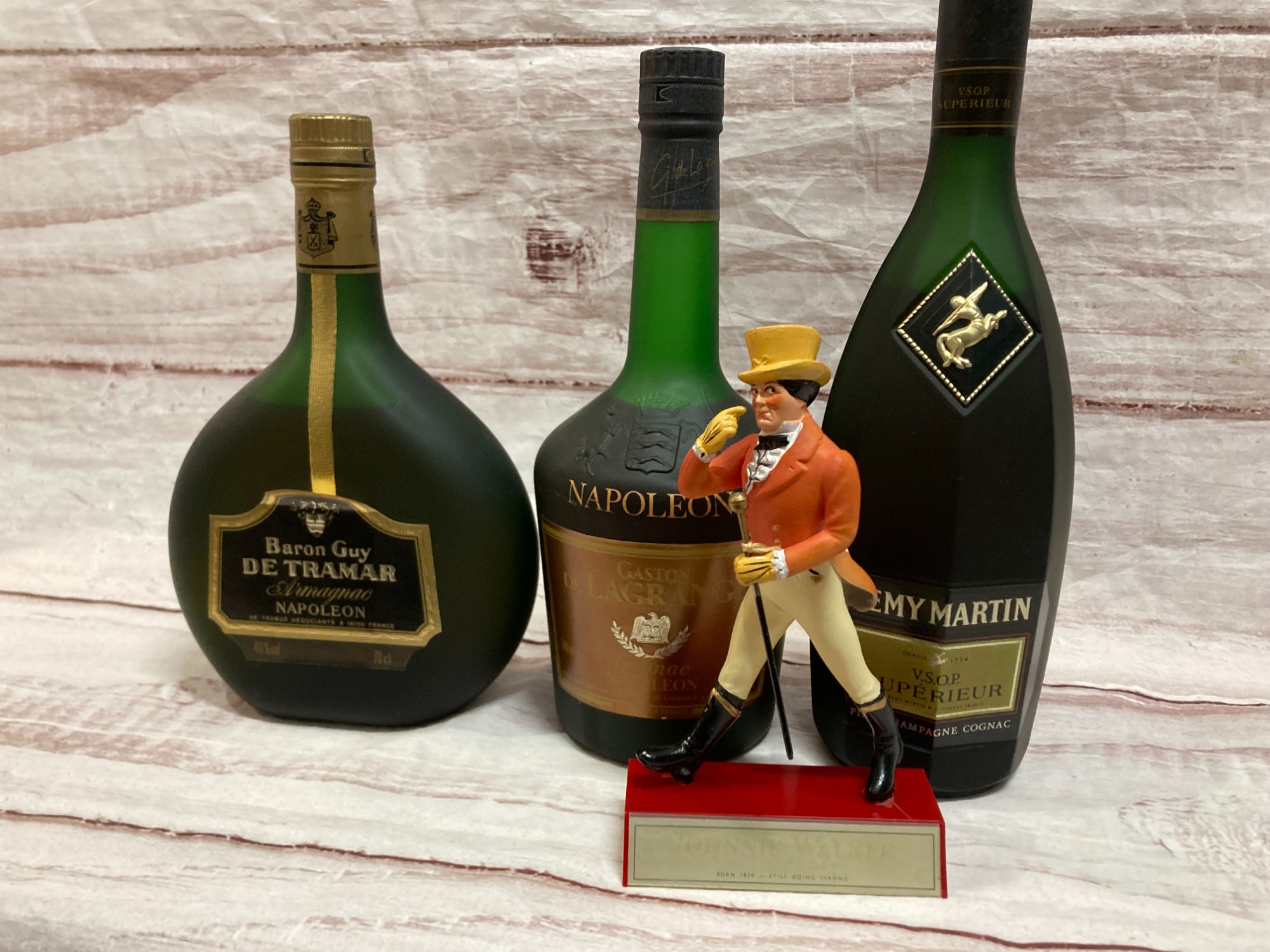 JOHNNIE WALKER ストライディング・マンの置物が入荷致しました!｜2024