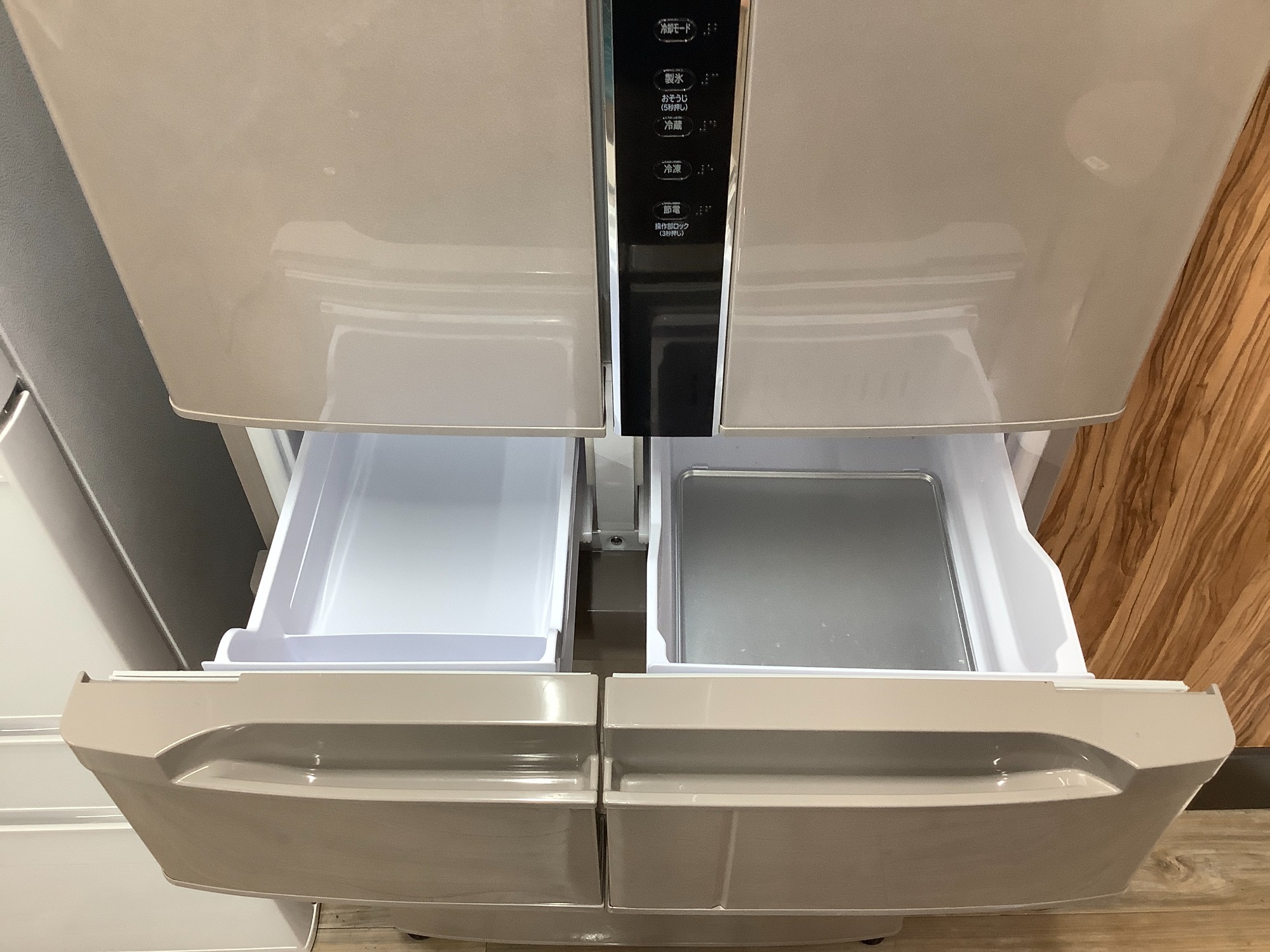 HITACHI(ヒタチ) 6ドア冷蔵庫 441L 2015年製 を買取入荷しました 