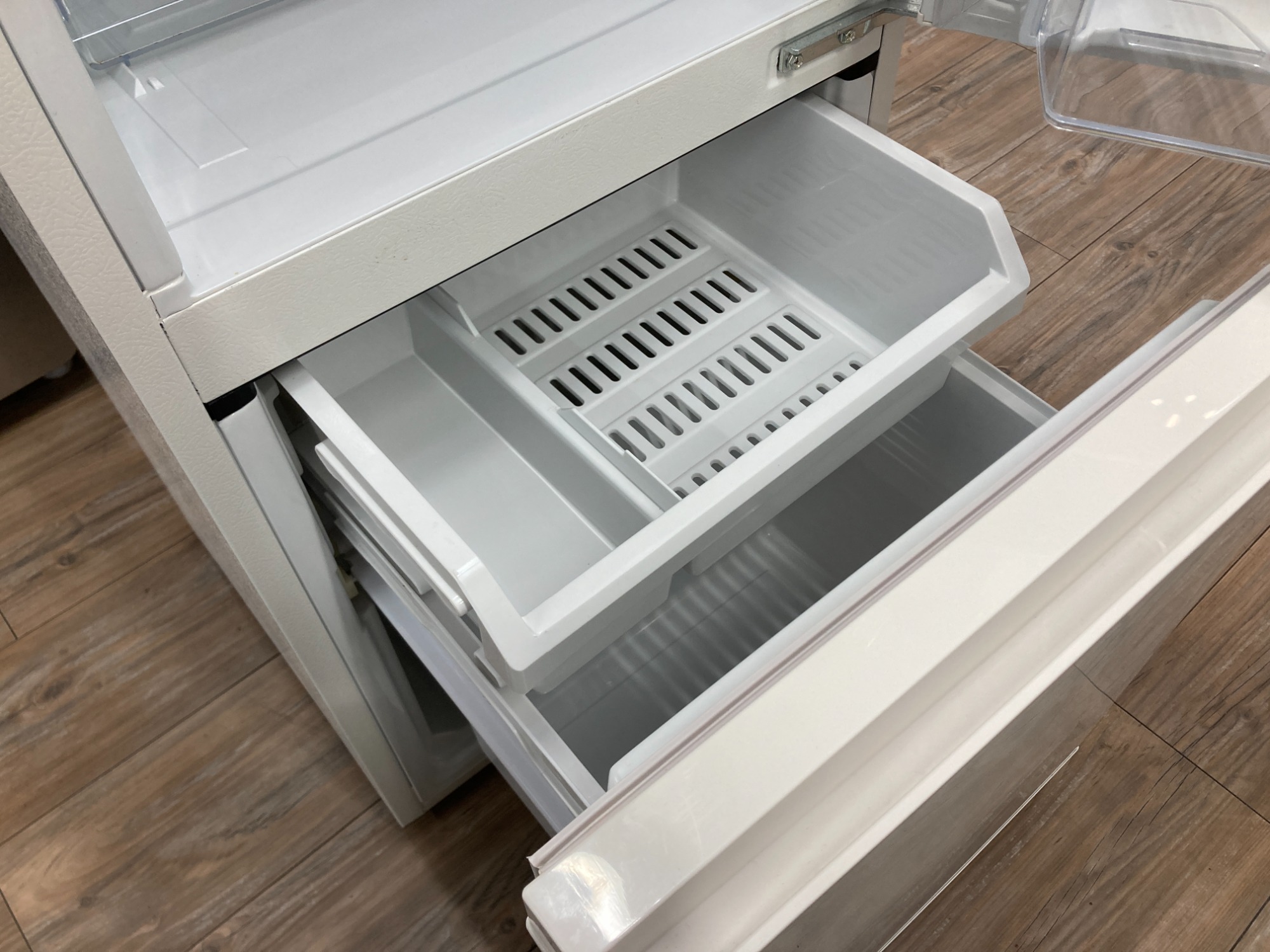 無印良品　冷蔵庫　MJ-R13A 2020年製ノンフロン電気冷蔵庫 無印良品、一人暮らし向けの真っ白でシンプルな2ドア冷蔵庫