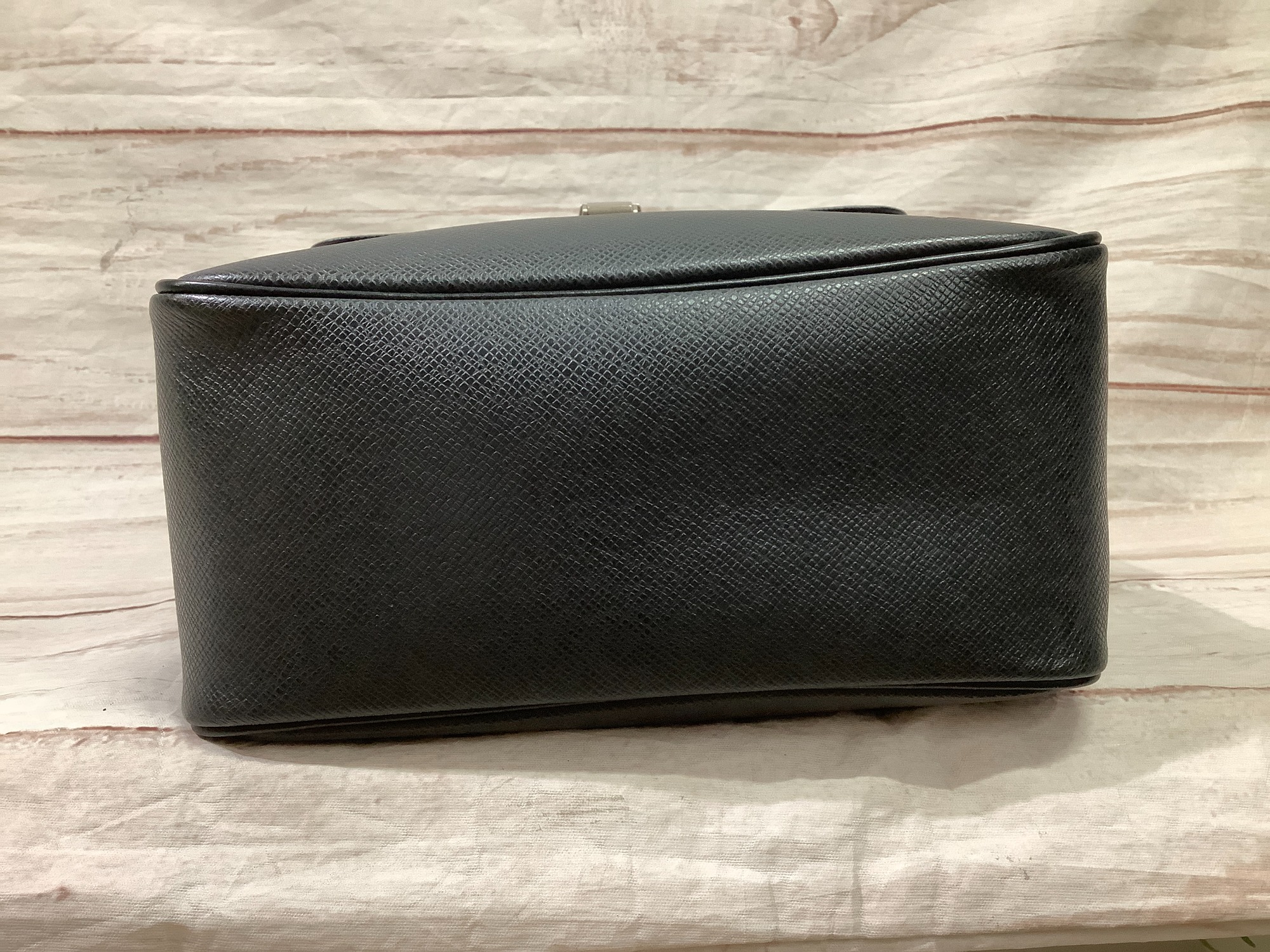 LOUIS VUITTON (ルイヴィトン)M30822 タイガ ヤランガ