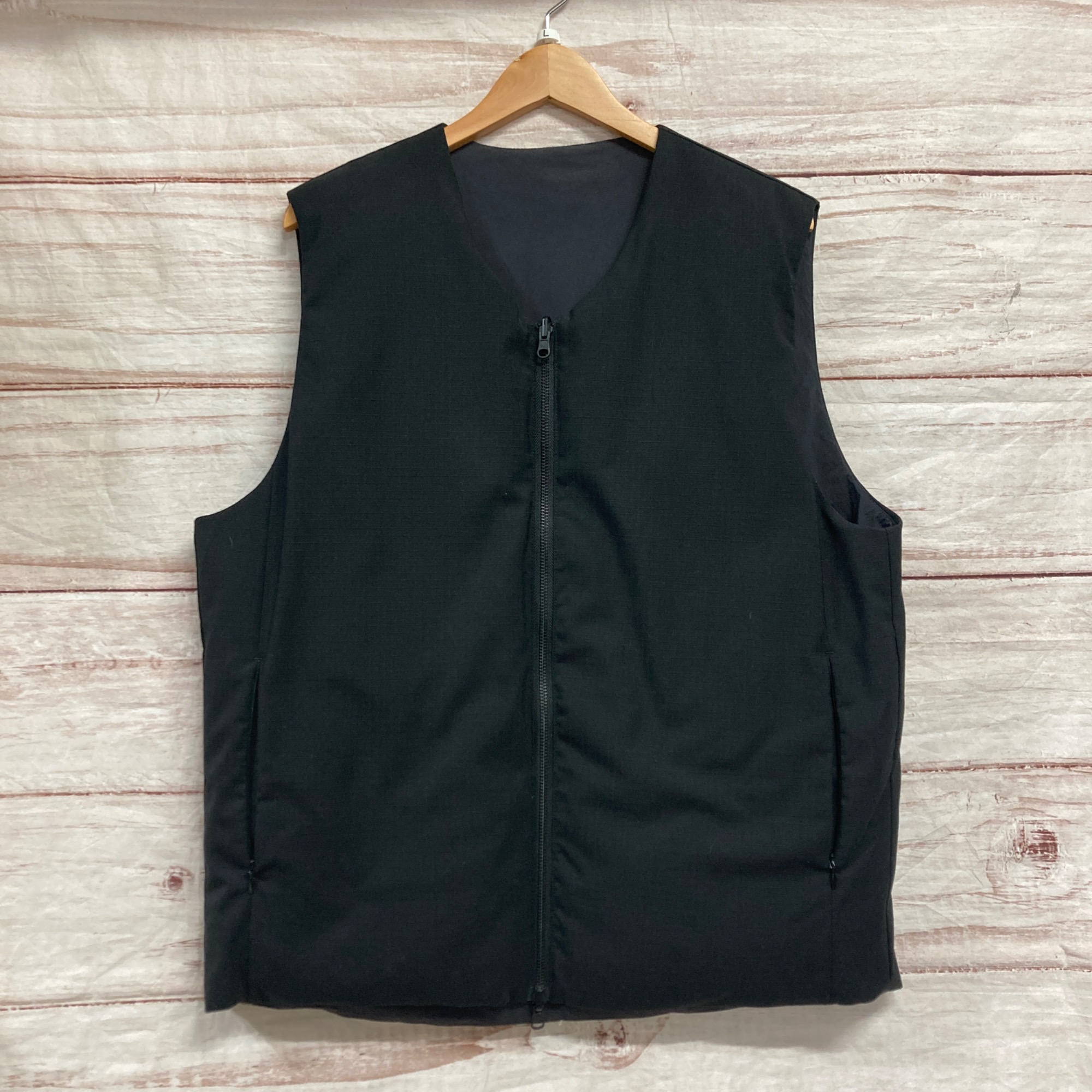 【極美品】ネストローブコンフェクト　ウールモッサクルーネックベスト　ブラック　M 極美品】ネストローブコンフェクトウールモッサクルーネック