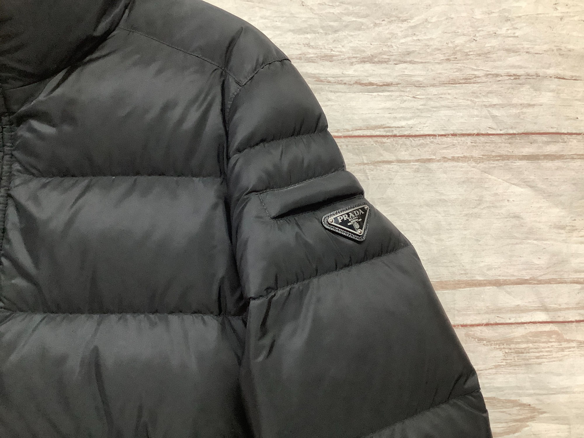 PRADA (プラダ) ダウンジャケット メンズ ブラック を買取入荷