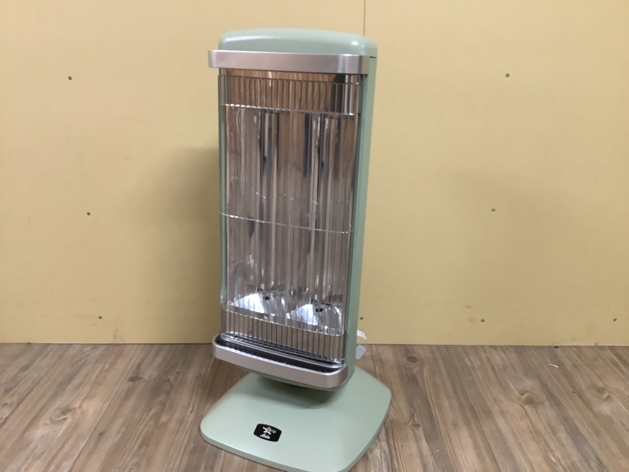 Aladdin (アラジン) 遠赤グラファイトヒーター CAH-2G10A 2018年製 を  