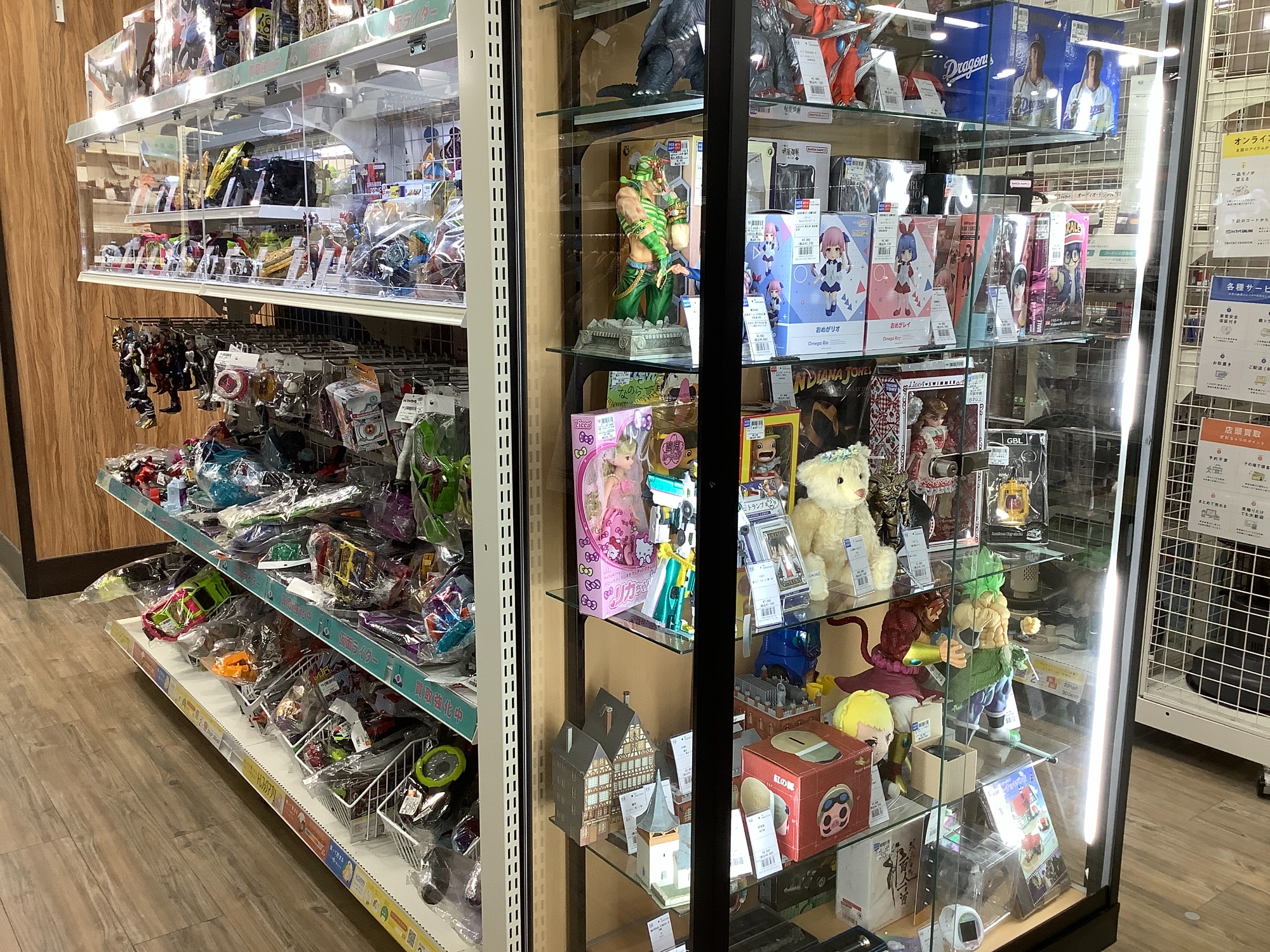 スマホで購入】Playmates（プレイメイツ）×TAKARA（タカラ）SUPREME