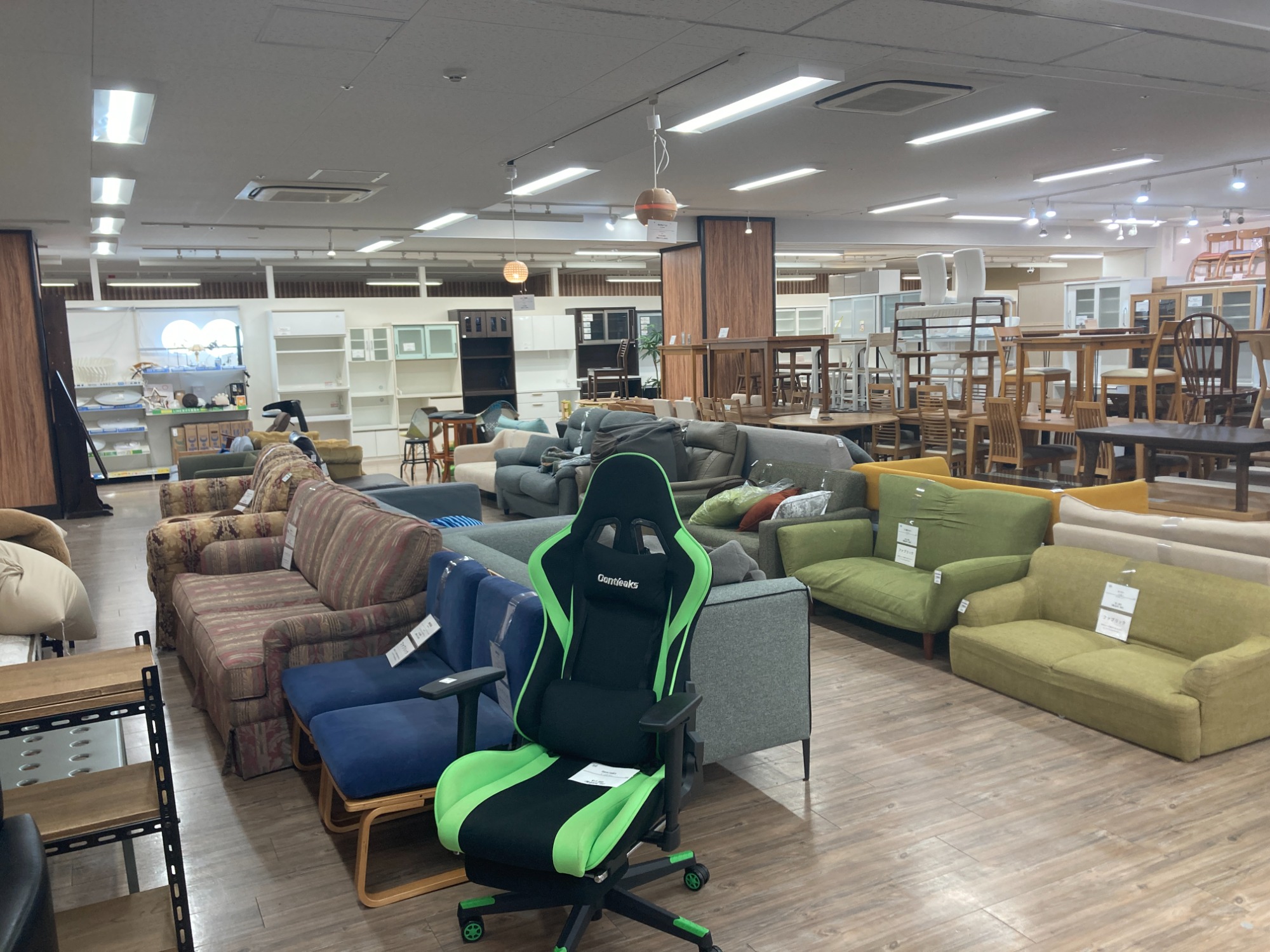 シックなデザインのソファー入荷しました。【トレファク愛知蟹江】 売れ筋