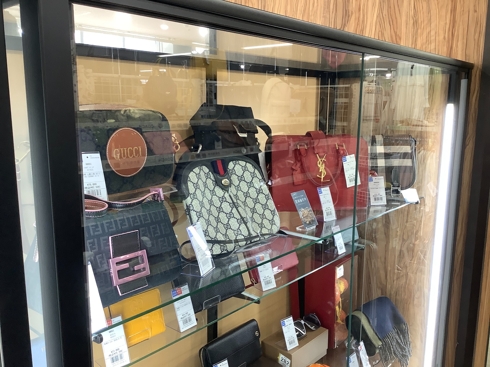 LONGCHAMP(ロンシャン)レザーショルダーバッグ マドモワゼル LONGCHAMP(ロンシャン)レザーショルダーバッグ マドモワゼル