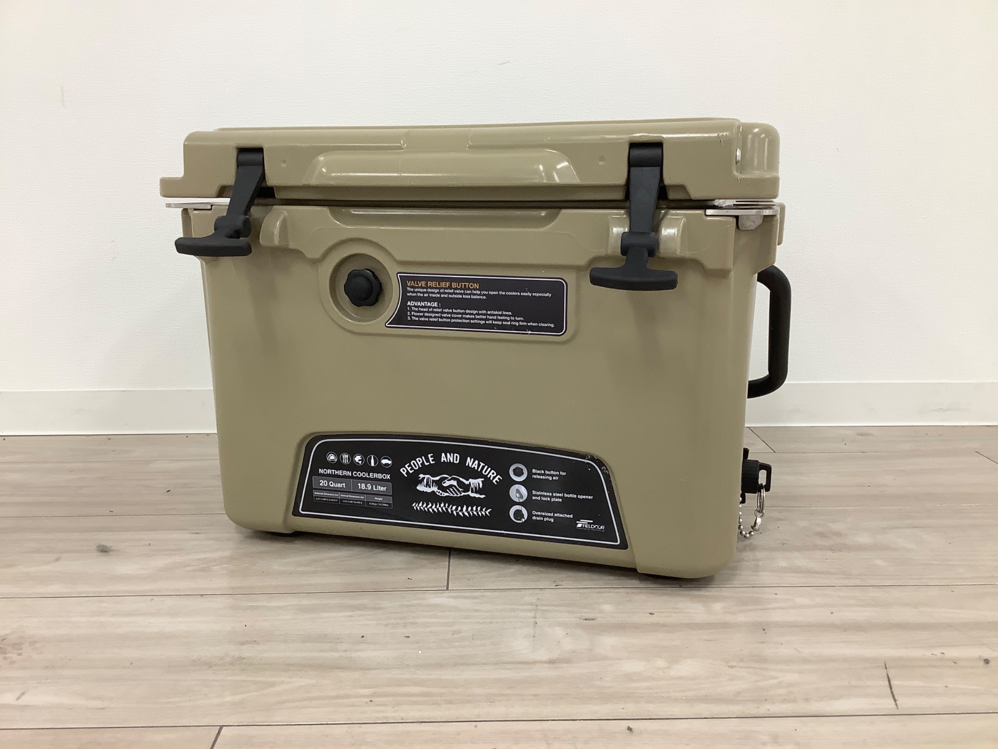 ノーザンクーラーボックス FIELDOOR カーキ 18.9L を買取入荷