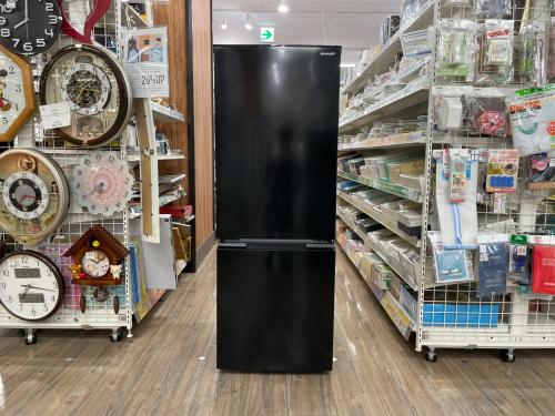 2ドア冷蔵庫 SHARP(シャープ) SJ-18E3-6 2023年製 179L を買取入荷しま
