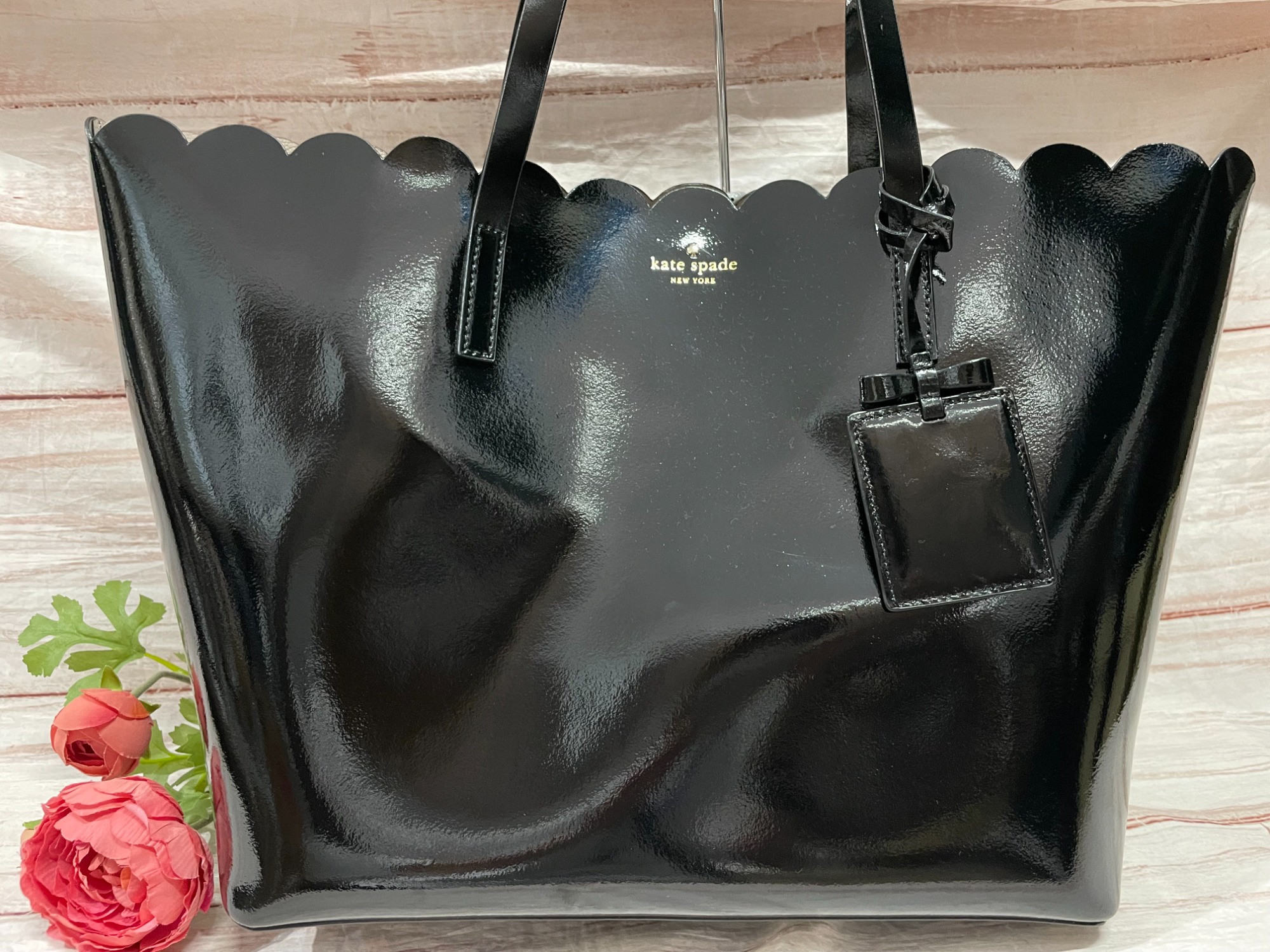 グランドセール KateSpade(ケイトスペード)エナメルトートバッグ を買取入荷致し バッグ