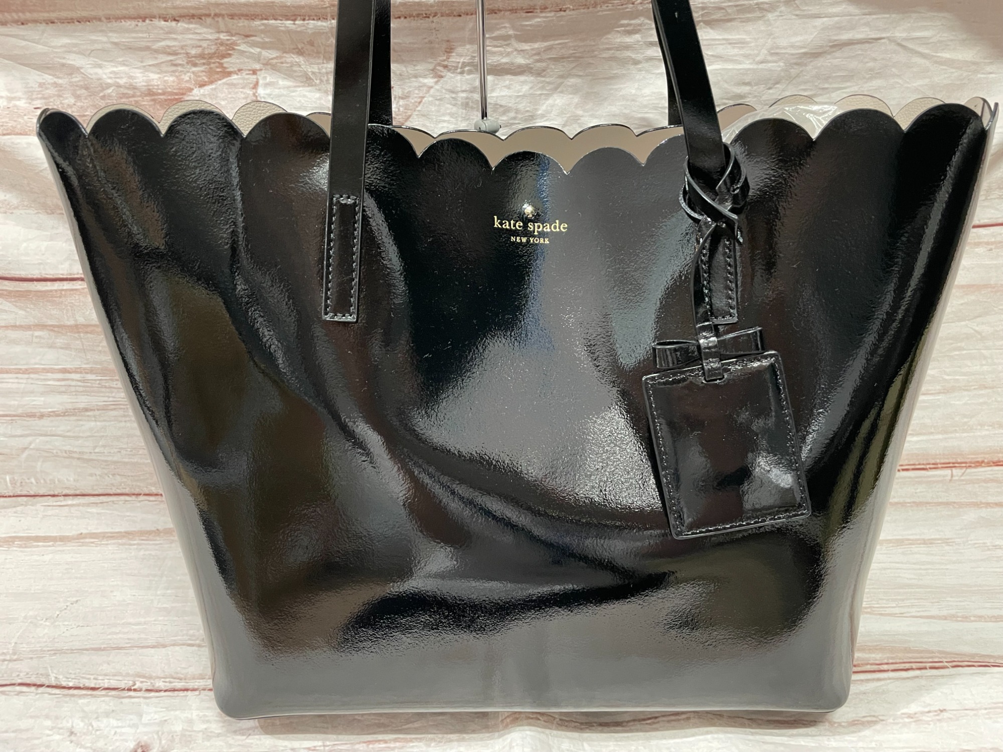 KateSpade(ケイトスペード)エナメルトートバッグ を買取入荷致し