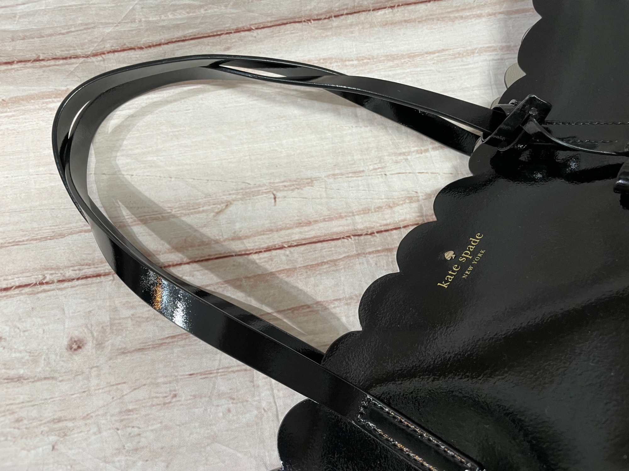 KateSpade(ケイトスペード)エナメルトートバッグ を買取入荷致し