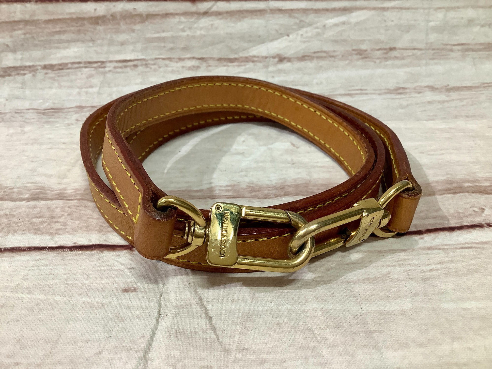 LOUIS VUITTON LV ルイヴィトン　ショルダーストラップ LOUIS VUITTON】ルイヴィトン『ショルダーストラップ』J02493