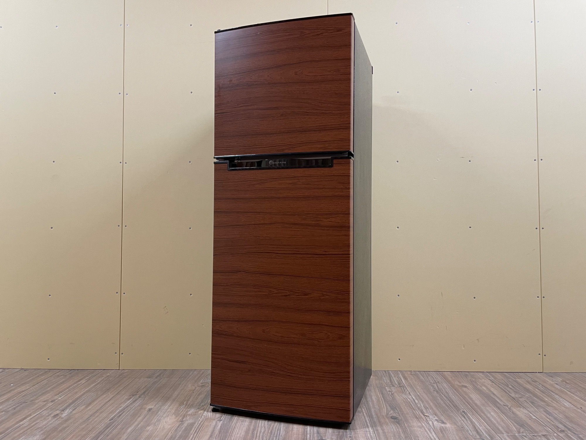 TOHOTAIYO 2ドア冷蔵庫　138L 2023年製 Amazon.co.jp: TOHOTAIYO 2ドア冷凍冷蔵庫 左右ドア開き付け替え