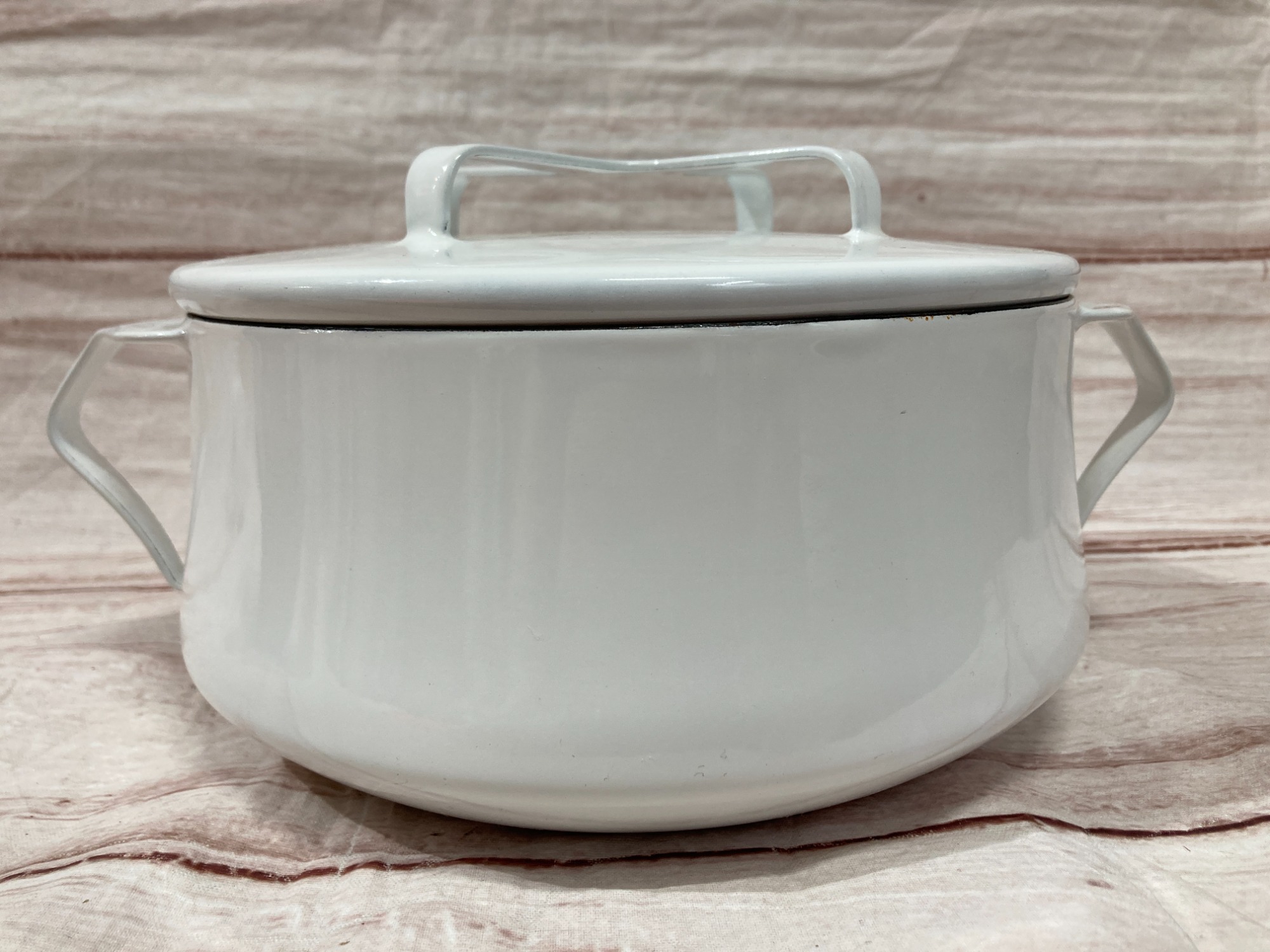 DANSK ダンスク　ホーロー両手鍋　20cm ホワイト DANSK(ダンスク)ホーロー両手鍋コベンスタイル19cmを買取入荷