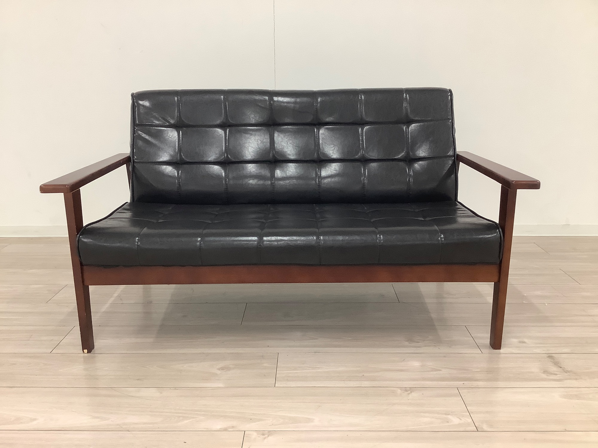 2人掛けソファー 合皮 ブラック×ブラウン が買取入荷しました！｜2025