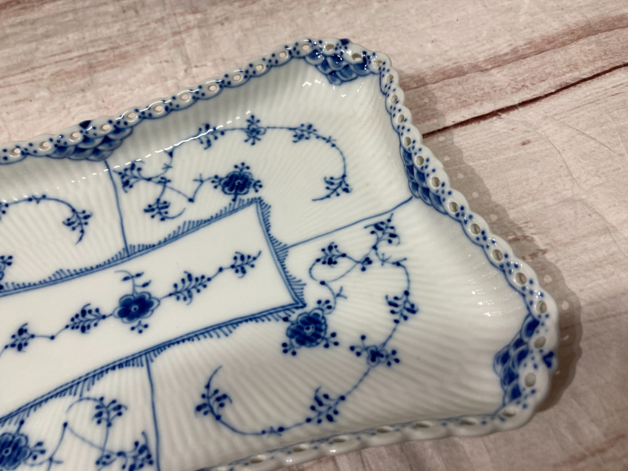 未使用品！ROYAL COPENHAGEN(ロイヤルコペンハーゲン)プレート ブルー